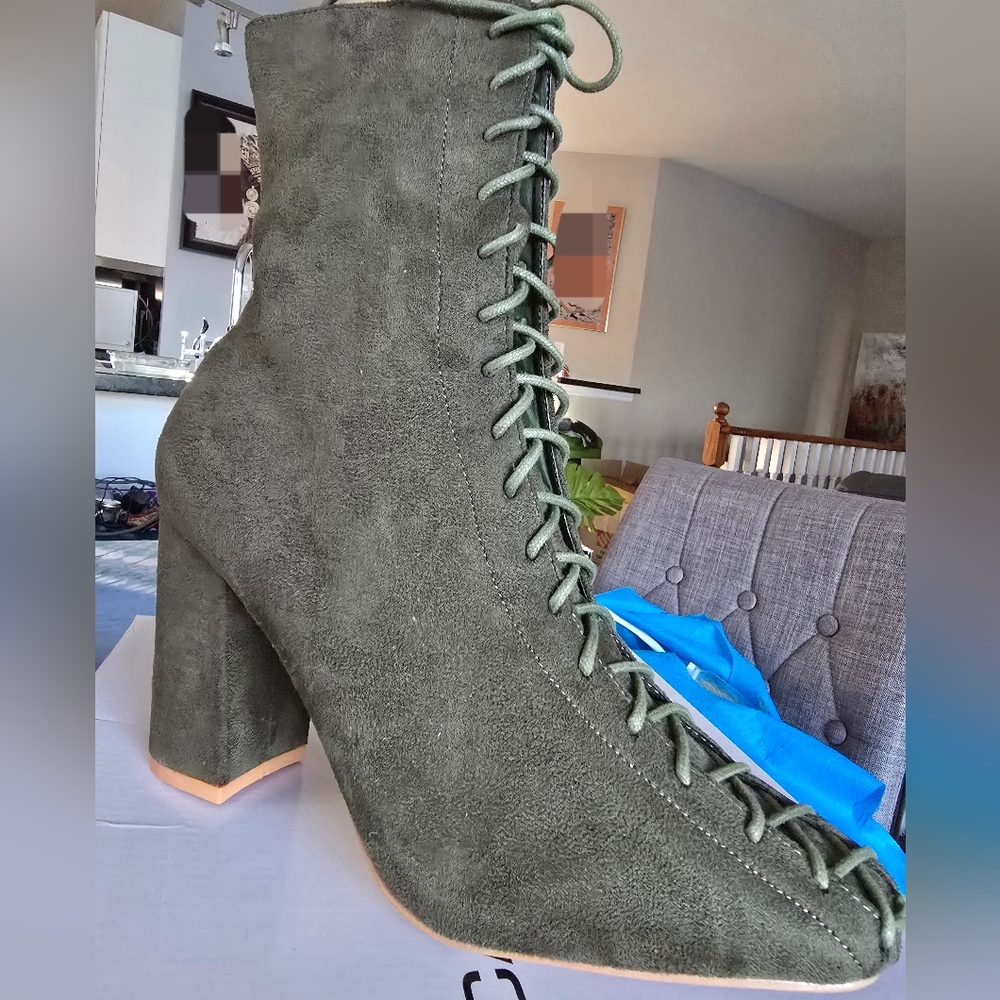 NIB! Womam's Green Suede Lace Up Booties size 10
